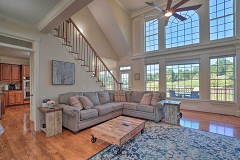 Living Room | Smart TV | Free WiFi