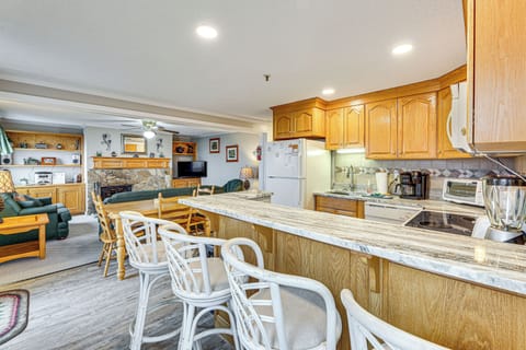 Kitchen | Cooking Basics | Coffee Maker | Paper Towels/Trash Bags Provided