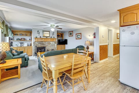 Dining Room | Dishware/Flatware Provided