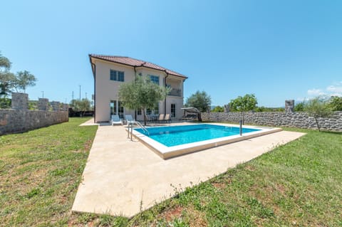 Entire property where you can see outdoor pool and garden.