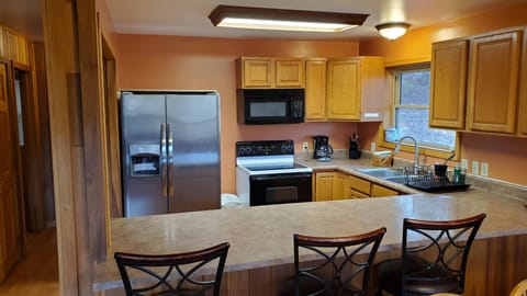 Kitchen Lakeview Retreat Cabin