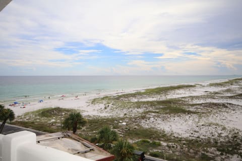Entrance / Kitchen View