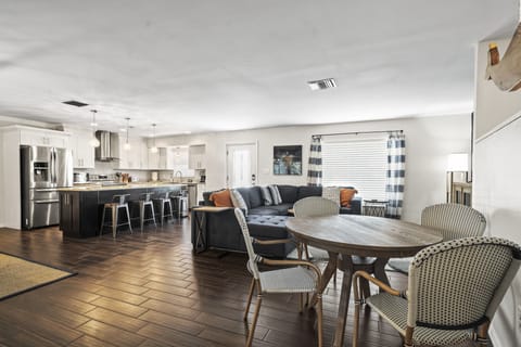 Additional seating for 4 on top of large dining table and island bar.