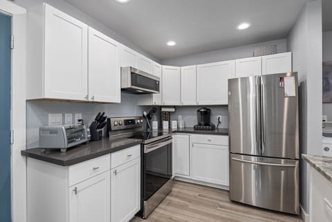 Enjoy this lovely kitchen.