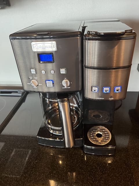 Your coffee needs are covered with this pot/K-cup single serve combo appliance