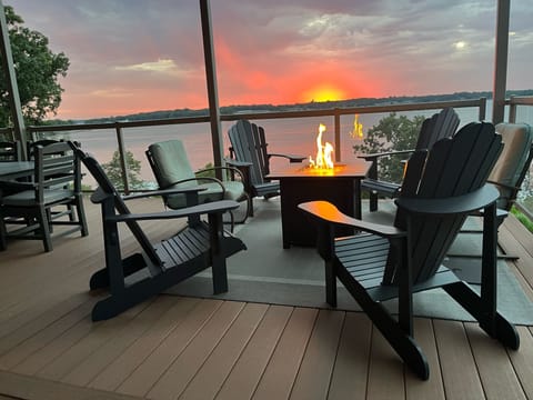 Expansive covered deck w/ panoramic views, dining for 6, and fire table for 6+