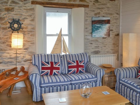 Well presented living/ dining room | Seacharm, Gorran Haven