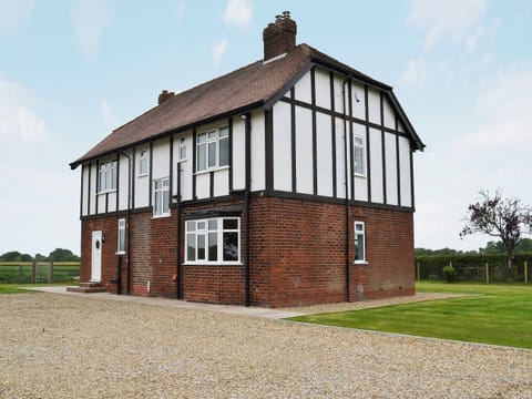 Exterior | Tudor House, Portington