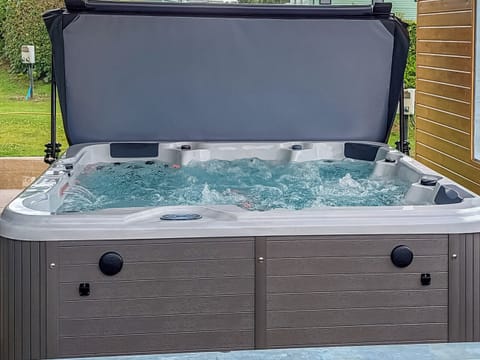 Hot tub | Lake Vyrnwy Luxury Glamping Pod 2 - Lake Vyrnwy Luxury Glamping Pods, Llanwddyn, near Oswestry