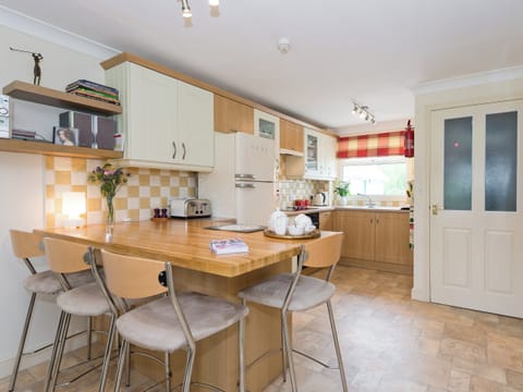 Kitchen and dining area | Jubilee Lodge, Watton