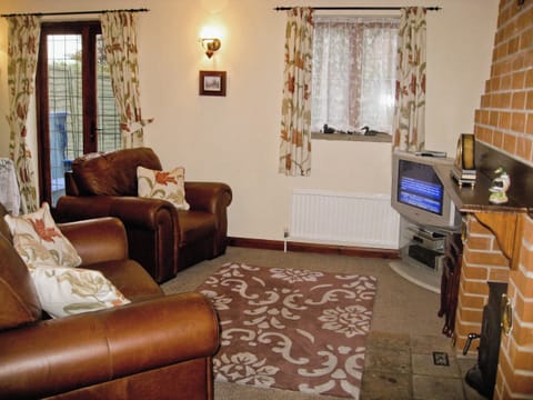 Living room/dining room | Puddleduck Cottage, Thorpe Market