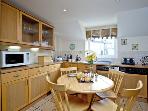 Kitchen/diner | 52 Moorings Reach - Moorings Reach, Brixham