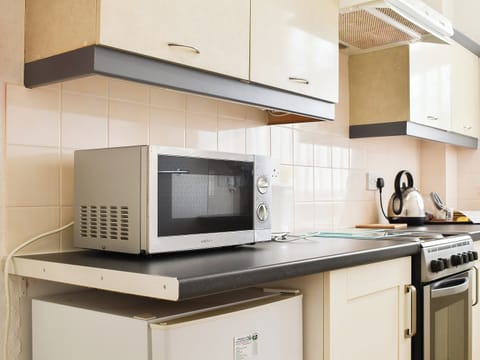 Kitchen | Court Apartment - Acacia Apartments, Llandudno