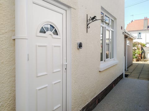 Exterior | Court Apartment - Acacia Apartments, Llandudno