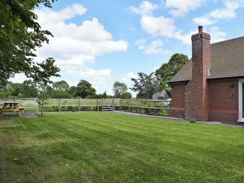 Peaceful enclosed garden | Hornbeam Cottage, Malvern