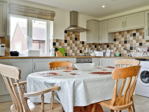 Open plan living/dining room/kitchen | Hornbeam Cottage, Malvern