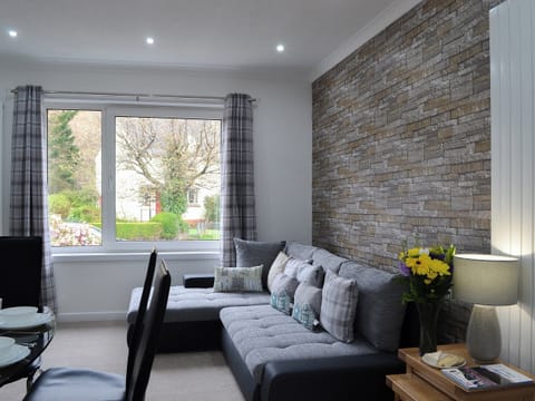 Comfortable and welcoming living room | Rocky Mountain View, Glencoe