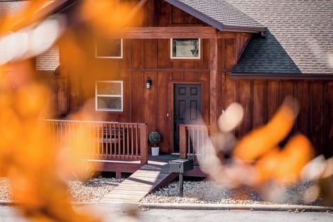 The perfect Ozark retreat in the beautiful setting of Stonebriege Village Resort with sunset & lake views, private hot tub, 4 bedrooms, 4 bathrooms all on one level!