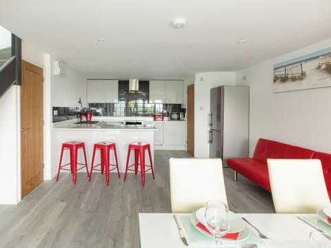 Large kitchen and dining room | Grandview Dartmouth, Dartmouth