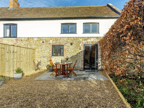 Garden | East Cottage - Burton Row, East Brent, near Weston-super-Mare