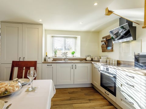 Kitchen | East Cottage - Burton Row, East Brent, near Weston-super-Mare