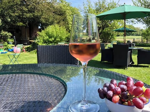 Beer garden of the Compasses Inn opposite to the holiday home | White Wing, Blue Charm - The Compasses Inn Cottages, Damerham, near Fordingbridge