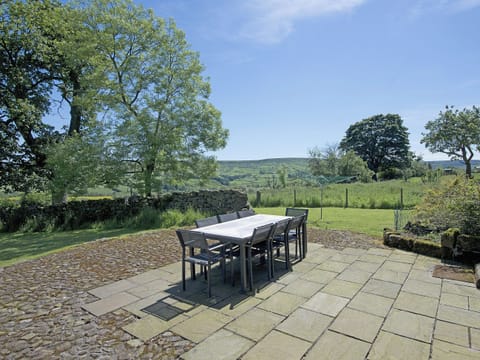 Sitting-out-area | Forest Lodge Farm - Dale House, Castleton