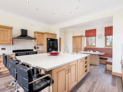 Well-equipped kitchen with informal dining area | Piperdam House, Piperdam, near Dundee