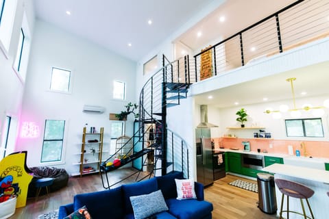 Modern Waterfront Treehouse on Lake Martin! House in Lake Martin