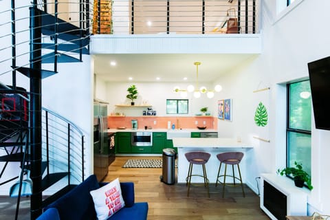 Modern Waterfront Treehouse on Lake Martin! House in Lake Martin