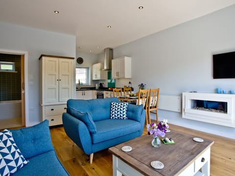 Open plan living space | Dunlin 4 - The Cove, Brixham