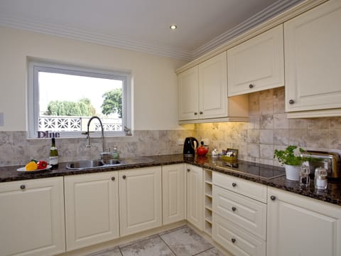 Kitchen | Thatcher’s Rock Heights, Torquay