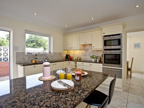 Kitchen | Thatcher’s Rock Heights, Torquay
