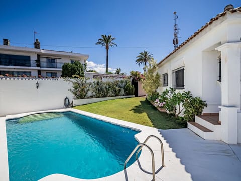 Water, Sky, Plant, Daytime, Property, Building, Photograph, Window, Azure, Swimming Pool