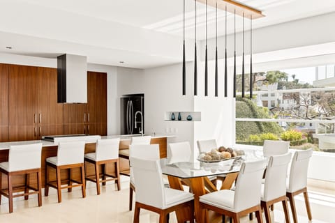 Condo - Image 2