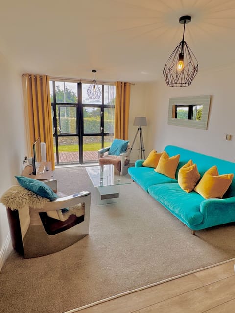 Living Room / Lounge