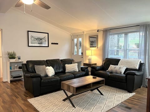 Living/dining area in the adjacent Guest House- This additional area features 1 King bedroom with en suite full bath with soaking tub and shower, and 2 guest bedrooms with queen beds and a shared hallway full bath.