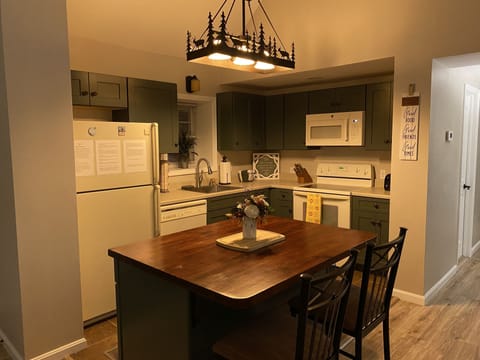 Perfect little kitchen with island