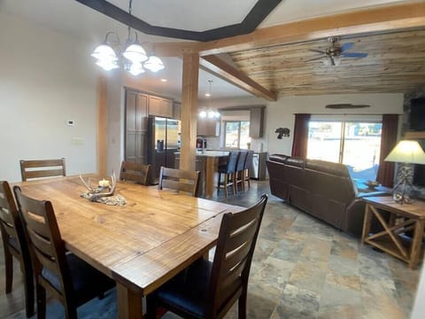 Seating for 6 at the table, and room for 3 more at the breakfast bar.