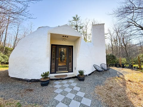 The Toasted Marshmallow is a unique dome home located in the VA mountains near Mayberry!
