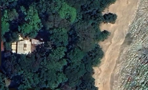 40 m from  beach with private trail 