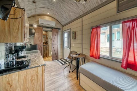 Stove Top, Coffee Maker, TV, Microwave, Fridge