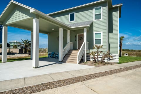 Your private Vacation Escape Beach House!