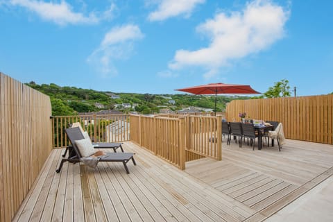 Tralee, Portreath. Outside: Sunbathe whilst overlooking the tranquil village of Portreath