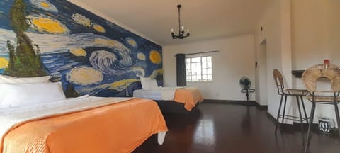van Gogh twin room