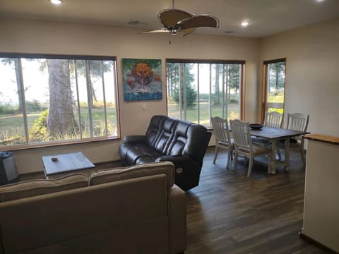 Open floor plan, giant windows, beautiful views bring the outside inside. Open the windows for fresh pine tree and sea air.