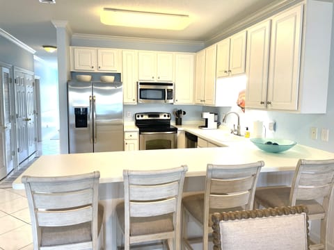 Bar/island with seating for four 