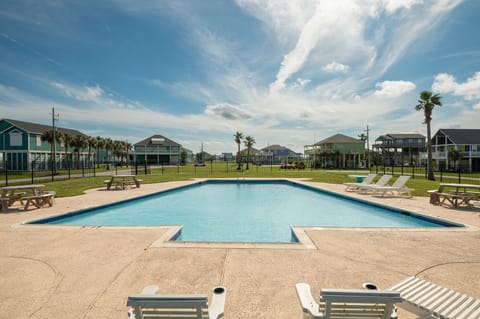 Community pool available for use!