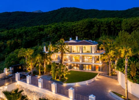 Luxury villa with pool in Alhaurín