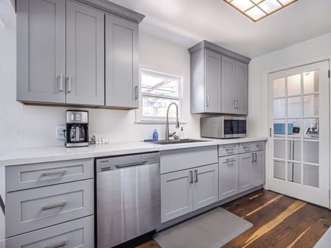 Cook up a feast for the family in this lovely kitchen
